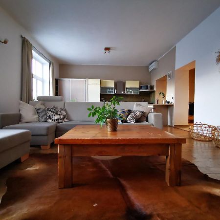 Falcon Apartment Trnava Buitenkant foto
